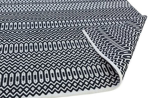 Hause Black - Love Is A Rug